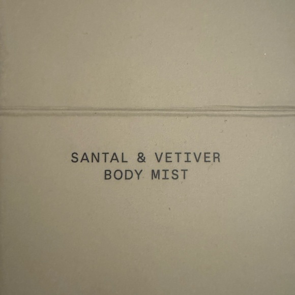 Salt & Stone Santal & Vetiver Body Mist - Picture 3 of 4